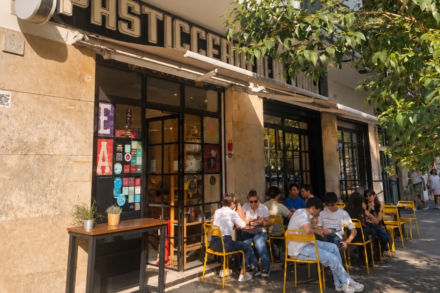 Nero Vaniglia's terrace on Circonvallazione Ostiense, Rome: people at yellow chairs under the old Pasticceria sign